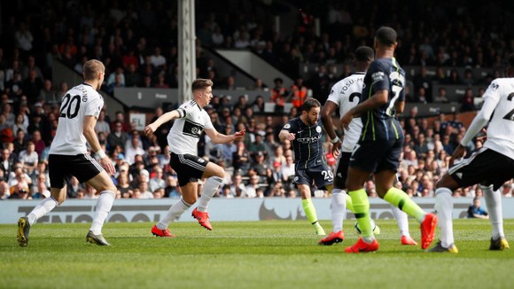 Fulham - Man City 0-2: Silva và Aguero tỏa sáng, Man Xanh chiếm lại ngôi đầu ảnh 4