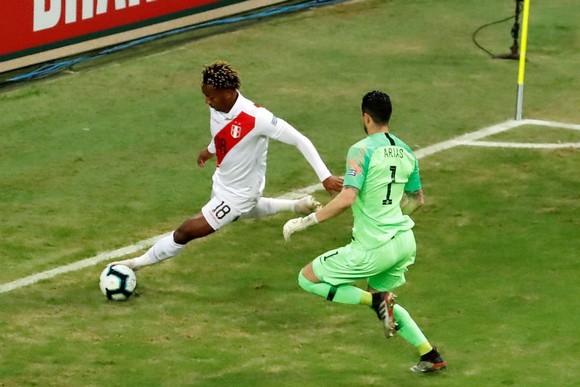 TRỰC TIẾP BÁN KẾT Chilê - Peru: Cuộc rượt đuổi căng thẳng ảnh 7