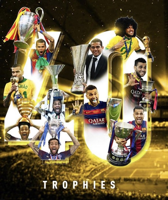 Vượt xa Messi và Ronaldo, Dani Alves ghi kỷ lục thắng 40 danh hiệu ảnh 2