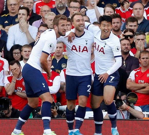 Arsenal - Tottenham 2-2 Lacazette và Aubameyang giúp Pháo thủ lội ngược dòng