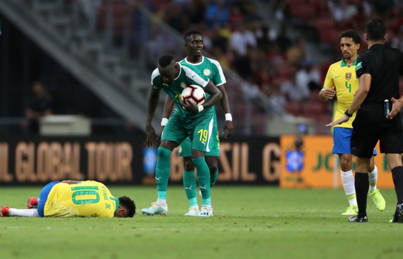 Brazil báo động: Neymar chấn thương, Casemiro cứu nguy trước Nigeria ảnh 1