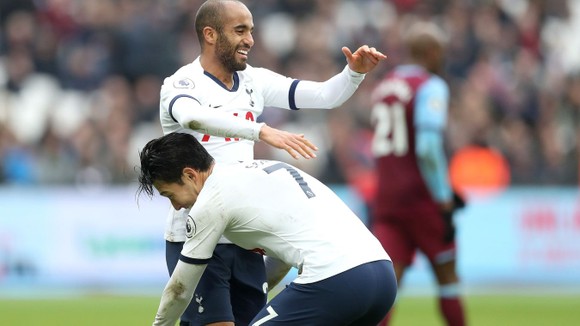 West Ham - Tottenham 2-3: Gà trống lột xác dưới tay Mourinho ảnh 6