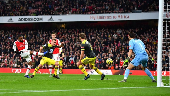 Arsenal - Southampton 2-2: Lacazette cứu nguy Pháo thủ phút 90+6 ảnh 3