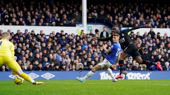 Richarlison tỏa sáng giúp Everton thắng Crystal Palace 3-1, bấm còi qua mặt Man United ảnh 6