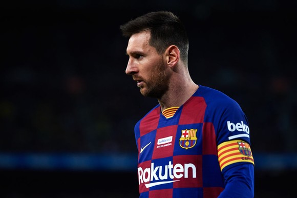 Messi thỉnh cầu Barcelona xử 3 sếp lớn mới triển hạn hợp đồng