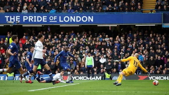 Chelsea - Tottenham 2-1: Giroud và Marcos Alonso lập siêu phẩm, Lampard hạ gục Mourinho ảnh 8