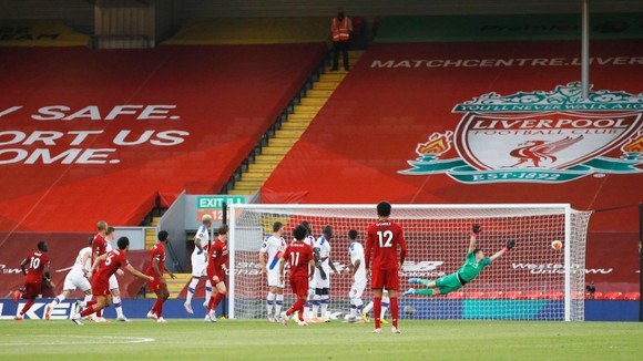 Liverpool vùi dập Crystal Palace để chờ giờ đăng quang ảnh 1