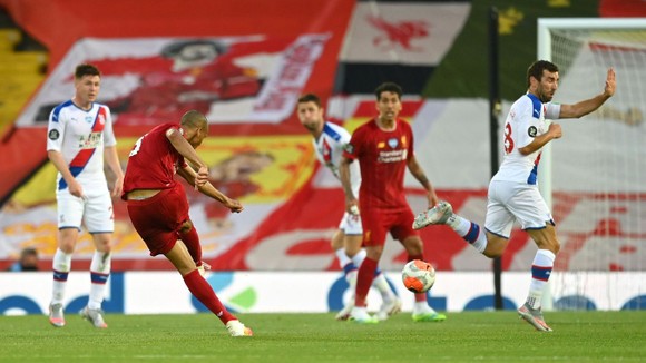 Liverpool vùi dập Crystal Palace để chờ giờ đăng quang ảnh 3