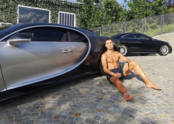 Cristiano Ronaldo và những chiếc siêu xe... cũ của anh