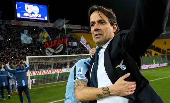 HLV Simone Inzaghi  ăn mừng chiến thắng