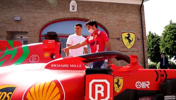 Ronaldo đến thăm trụ sở của Ferrari