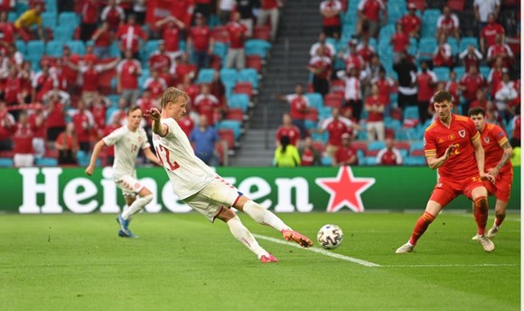 Xứ Wales – Đan Mạch 0-4, Kasper Dolberg viết tiếp giấc mơ cùa Lính chì ảnh 4