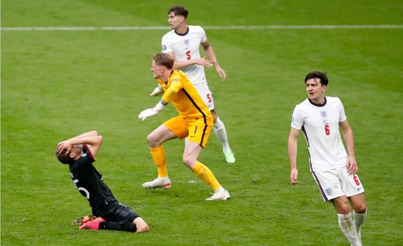 Anh – Đức 2-0: Sư tử gầm vang ở Wembley, Sterling và Kane nhấn chìm tuyển Đức ảnh 2