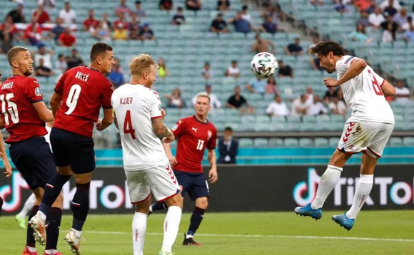 CH Séc – Đan Mạch 1-2: Lính chì hiên ngang vào bán kết, Schick bắt kịp Ronaldo ảnh 1