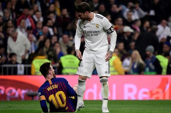 Messi thường là nạn nhân những đòn tiểu xảo của Sergio Ramos