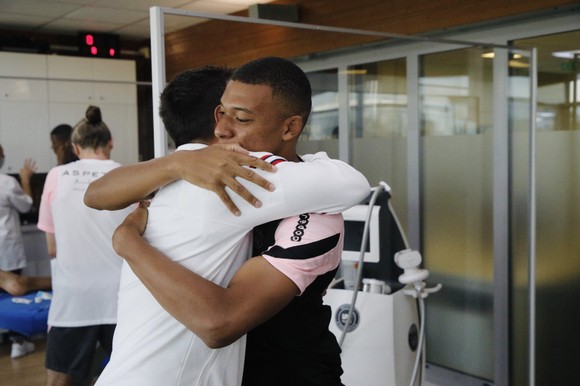 Mbappe cuối cùng cũng chào đón Messi, nhưng sẽ thông báo chuyện đi ở vào thứ Hai ảnh 2