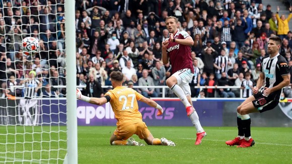 Newcastle – West Ham 2-4: Antonio ghi kỷ lục khi West Ham thắng ngược Chim chích chòe ảnh 3