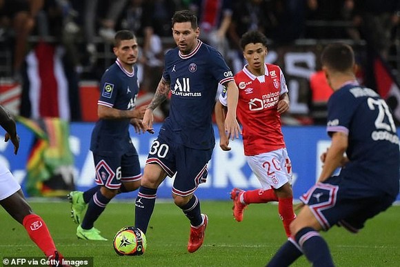 Những bước chạy đầu tiên của Messi ở Ligue 1