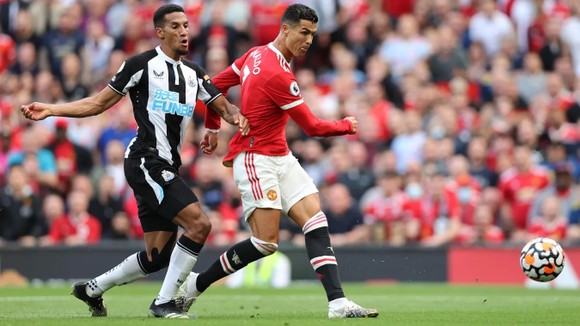 Ronaldo ghi cú đúp trong ngày trở lại giúp Man.United đè bẹp Newcastle 4-1 ảnh 4