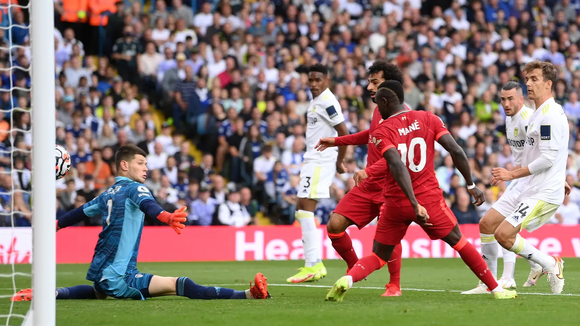 Salah ghi bàn thứ 100 Premier League khi Liverpool đè bẹp Leeds United ảnh 1