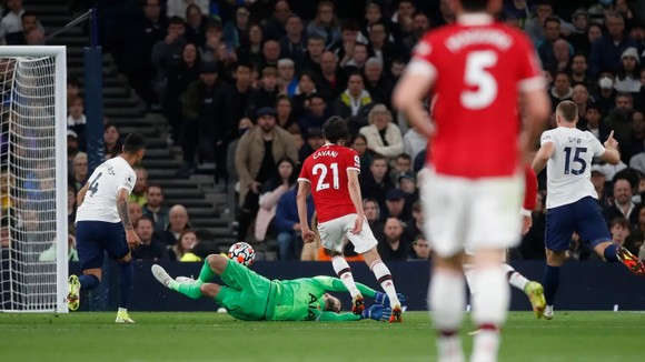 Tottenham – Man United 0-3: Ronaldo tỏa sáng cứu Soslkjaer, Cavani và Rashford giúp Quỷ đỏ thắng tưng bừng ảnh 4