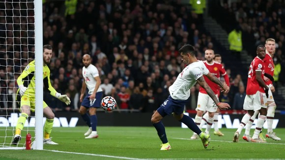 Tottenham – Man United 0-3: Ronaldo tỏa sáng cứu Soslkjaer, Cavani và Rashford giúp Quỷ đỏ thắng tưng bừng ảnh 1