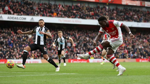 Arsenal - Newcastle 2-0: Ngón đòn sát thủ của Bukayo Saka và Martinelli ảnh 2