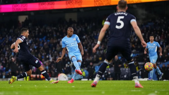 Manchester City – West Ham 2-1: Gundogan và Fernandinho ghi dấu ấn ảnh 4