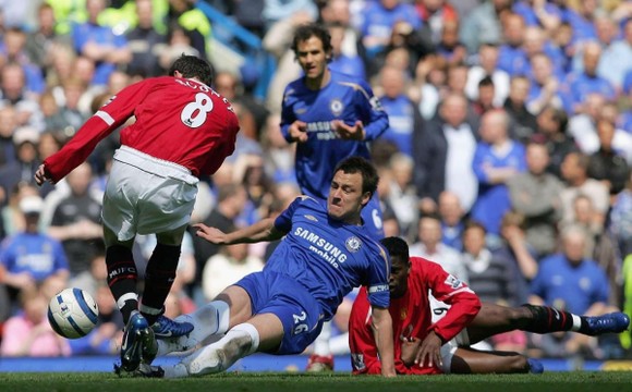 Wayne Rooney thực sự đã làm John Terry chấn thương năm 2006