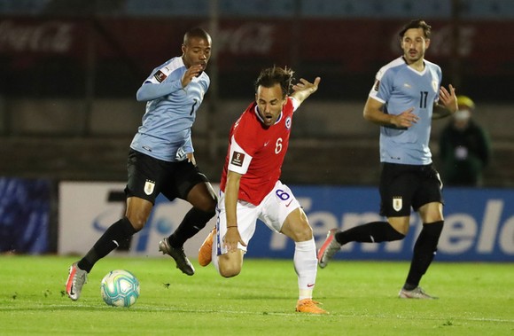 Chile chỉ cần thắng Uruguay 1-0 để nuôi hy vọng giành suất đi play-off