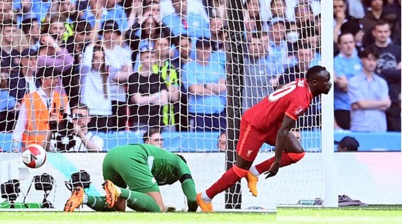 Sadio Mane ghi cú đúp vào lưới Man City, Klopp lần đầu vào chung kết cúp FA ảnh 1