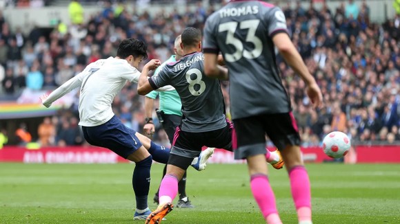 Harry Kane mở tỷ số, Son Heung-min ghi cú đúp khi Gà trống đè bẹp Bầy sói ảnh 4