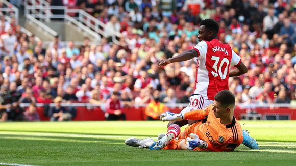 Nketiah ghi cú đúp giúp Arsenal bứt phá ở vị trí thứ 4 ảnh 1
