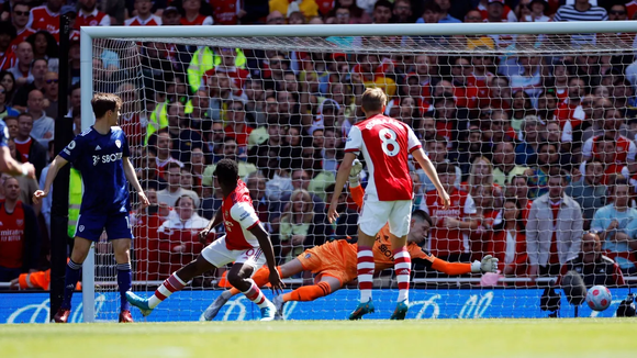 Nketiah ghi cú đúp giúp Arsenal bứt phá ở vị trí thứ 4 ảnh 2