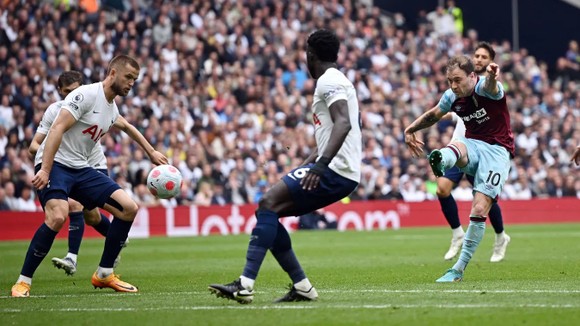 Harry Kane sút thắng phạt đền giúp Tottenham trở lại top 4 ảnh 2