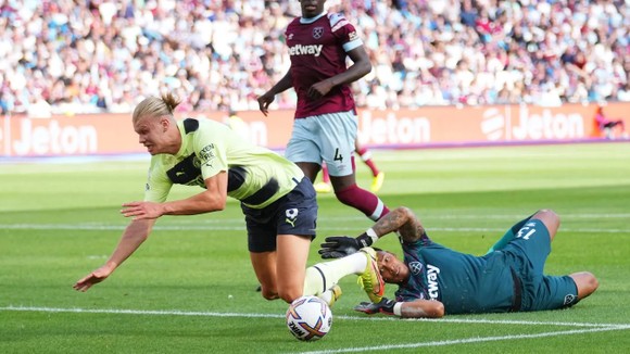 Erling Haaland lập cú đúp giúp Man City bóp nghẹt chủ nhà West Ham ảnh 2