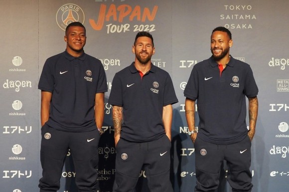 Bộ 3 siêu sao Kylian Mbappe, Leo Messi và Neymar khó tìm thấy nụ cười như trước