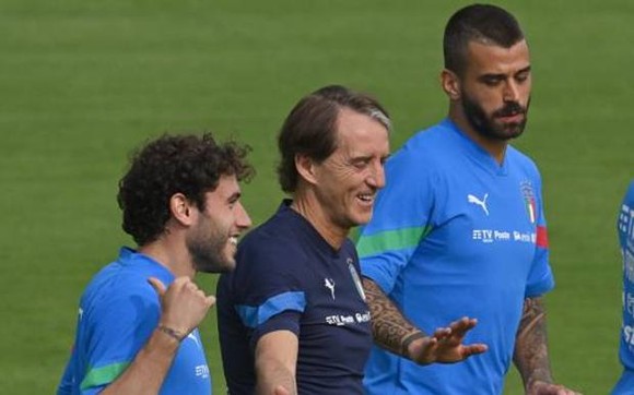 HLV Mancini với Calabria và Spinazzola