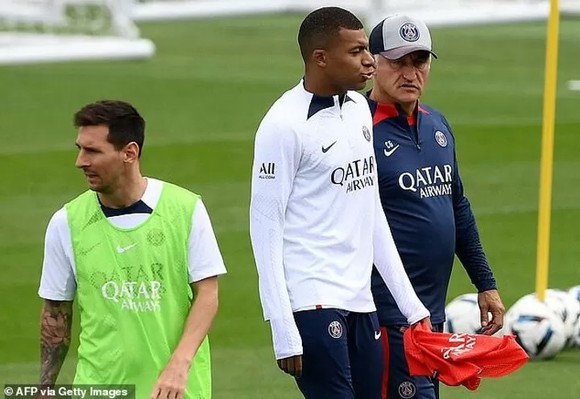 Didier Deschamps cầu xin PSG để Kylian Mbappe nghỉ ngơi trước thềm World Cup vào tháng 11 ảnh 1