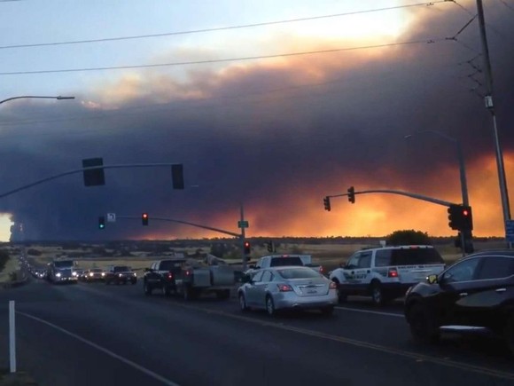 Thung lũng Sacramento chìm trong biển lửa. Ảnh: KRCR
