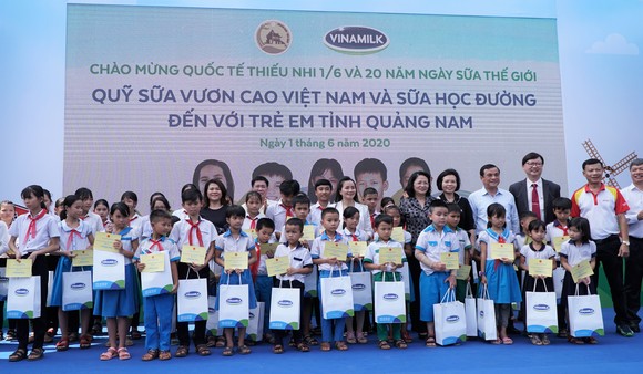 Quỹ sữa Vươn cao Việt Nam: Vượt trở ngại COVID để mang 1,7 triệu ly sữa đến trẻ em khó khăn  ảnh 2