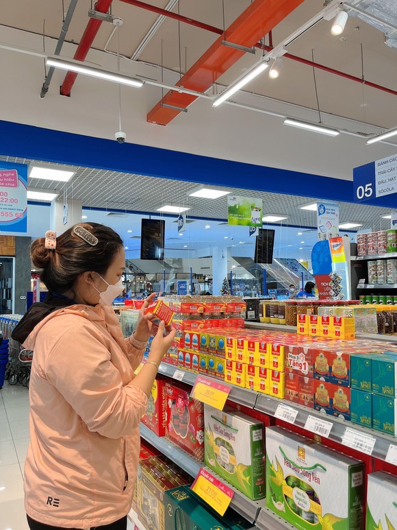Giảm giá mạnh hàng hóa để kích cầu tiêu dùng dịp tết ảnh 1