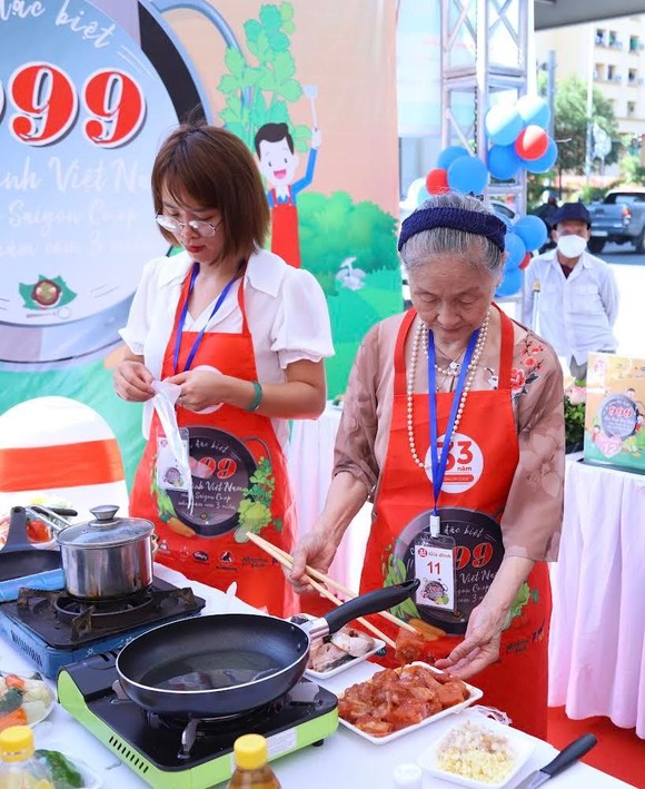 Hơn 999 gia đình khắp cả nước cùng Saigon Co.op xác lập kỷ lục Việt Nam về nấu ăn ảnh 1