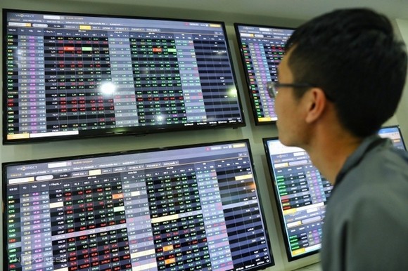 Nhà đầu tư “tháo chạy”, VN Index giảm hơn 6%