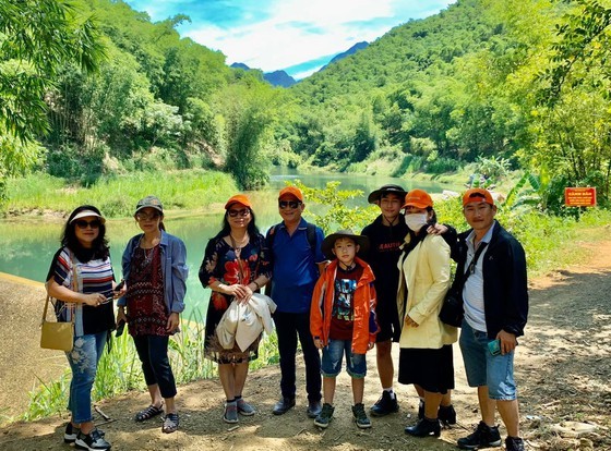 Du khách trải nghiệm tour du lịch tại Ninh Bình thời điểm trước khi diễn ra dịch Covid-19 đợt 2