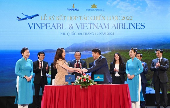 Vietnam Airlines và Vinpearl ký kết hợp tác chiến lược phát triển hàng không-du lịch an toàn. 