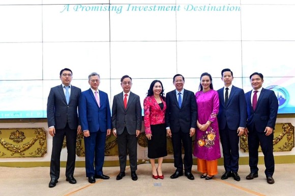 Chủ tịch UBND TPHCM Phan Văn Mãi gặp gỡ các nhà đầu tư Vạn Thịnh Phát, Orix, CK Asset.