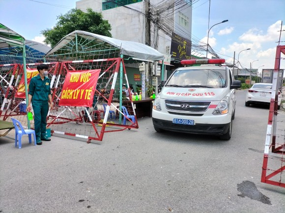 Xe y tế phục vụ truy vết các trường hợp tiếp xúc gần ở TP Thuận An, Bình Dương