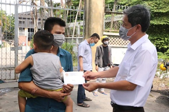 Thăm hỏi gia đình nạn nhân vụ cháy ở quận Tân Phú ảnh 1
