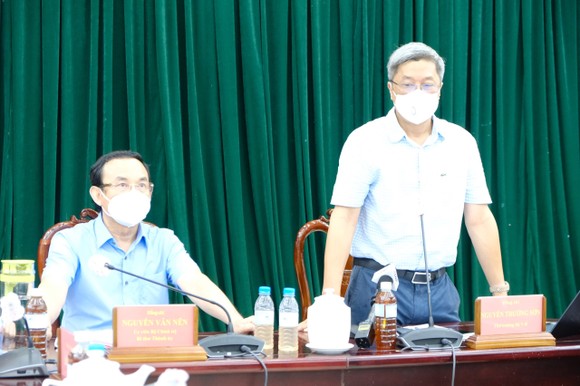Bí thư Thành ủy TPHCM Nguyễn Văn Nên đi thăm, động viên F0 trong bệnh viện dã chiến ảnh 8